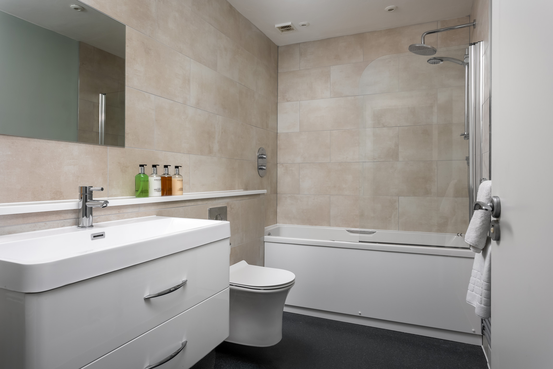 Bathroom, first floor