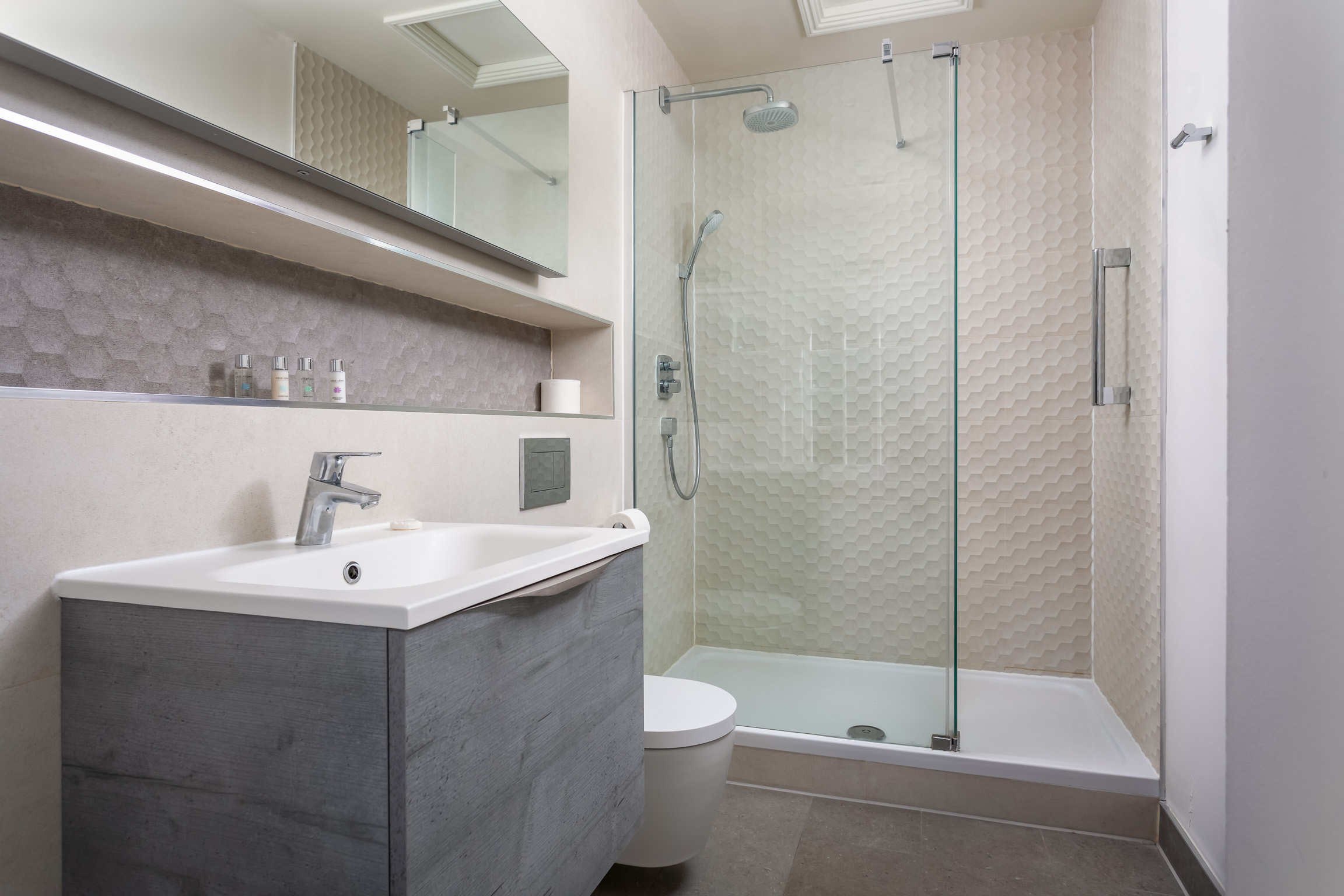 Bathroom, first floor 