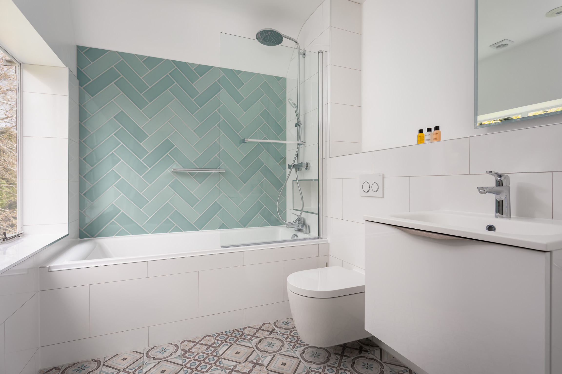 Master bedroom's en suite, first floor