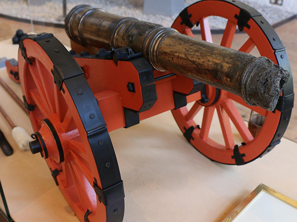 A field gun dating from 1638 of the type probably used in the siege of Wardour Castle